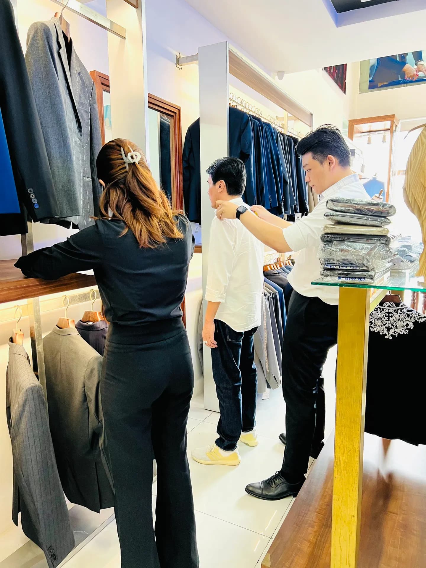 Phóng sự tại showroom — Mon Amie