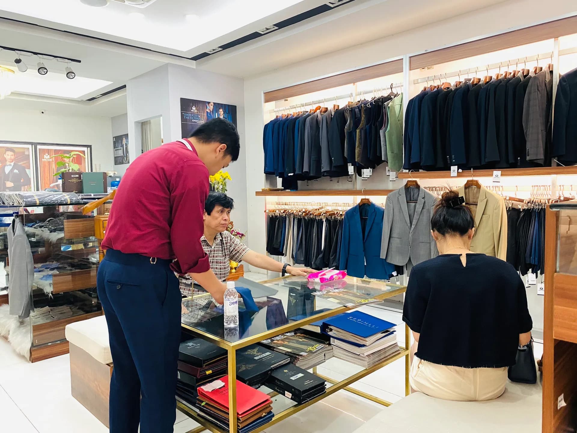 Phóng sự tại showroom — Mon Amie