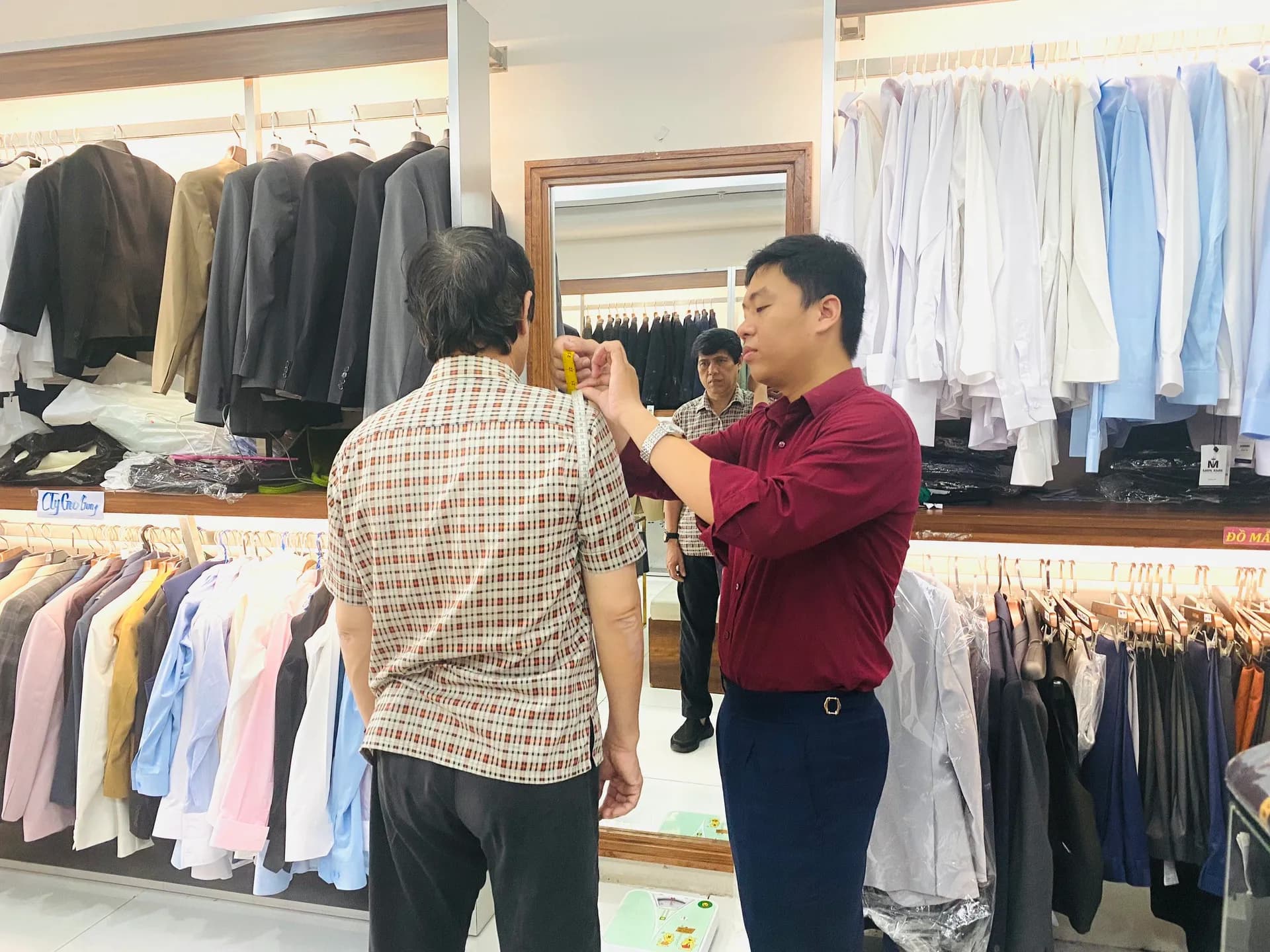 Phóng sự tại showroom — Mon Amie