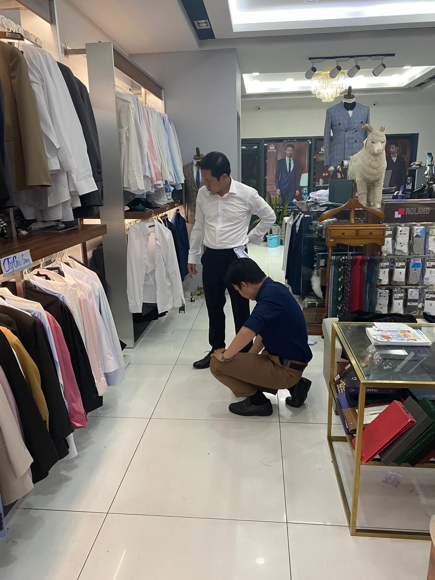 Phóng sự tại showroom — Mon Amie