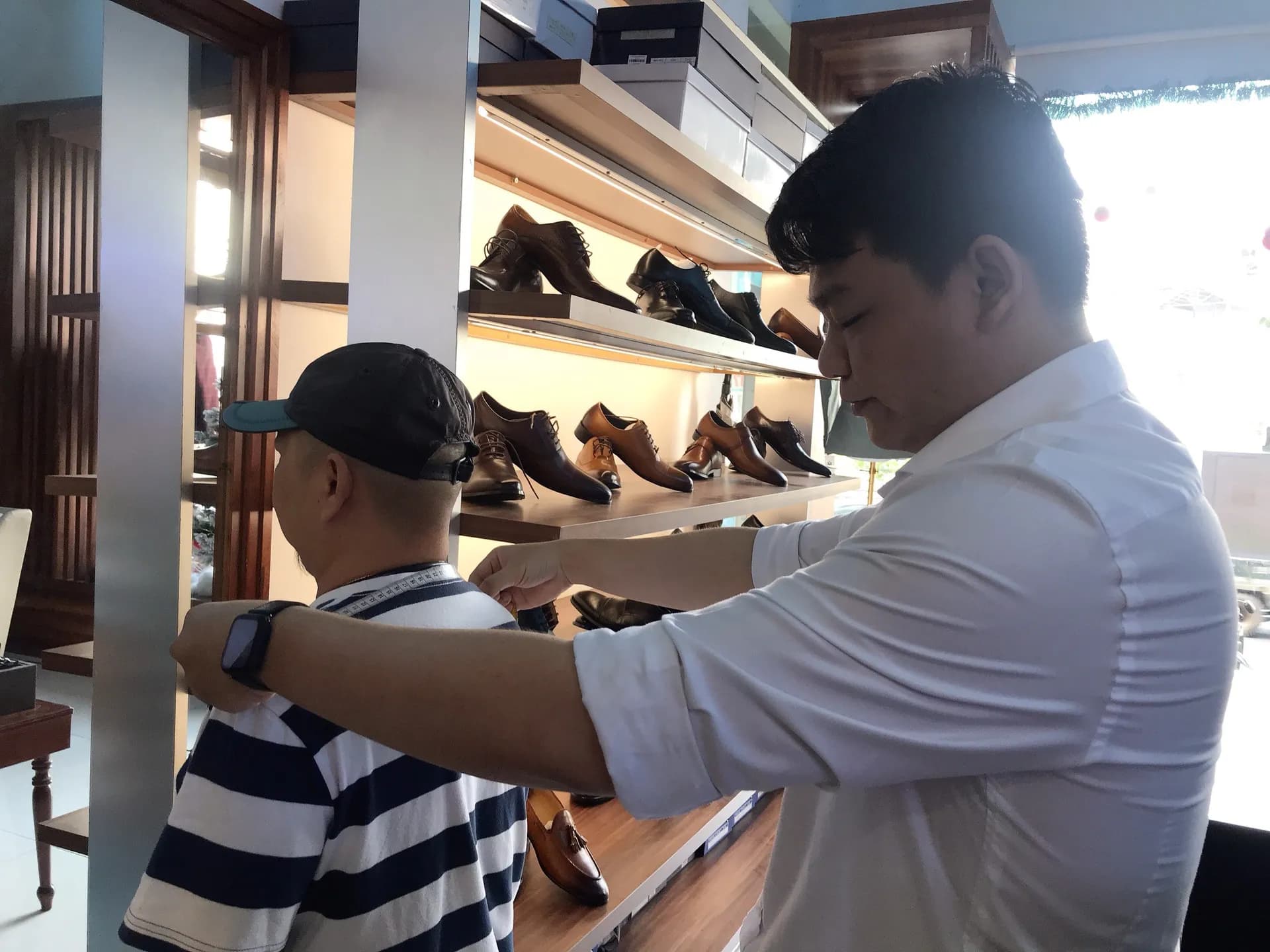 Phóng sự tại showroom — Mon Amie
