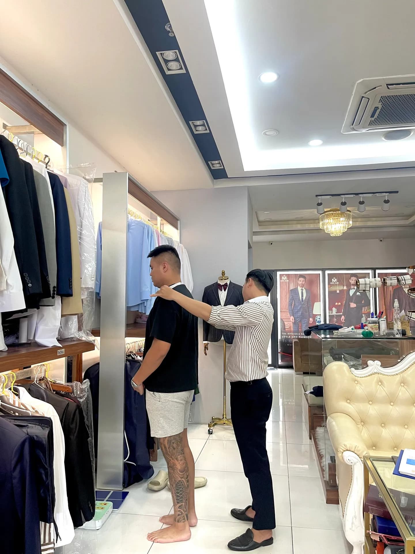 Phóng sự tại showroom — Mon Amie