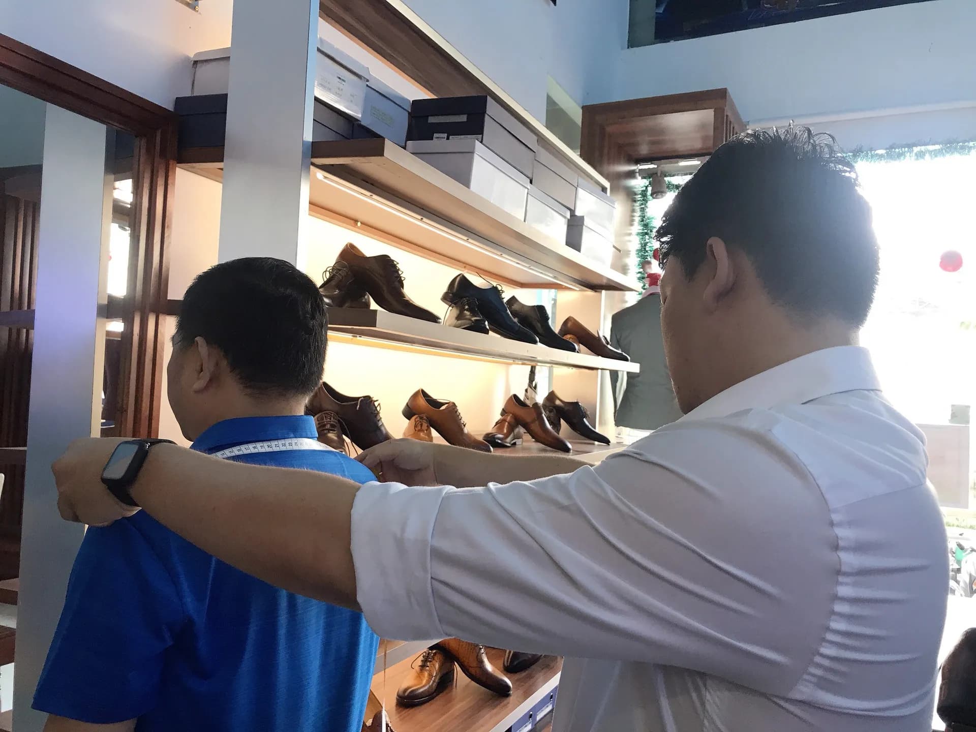 Phóng sự tại showroom — Mon Amie