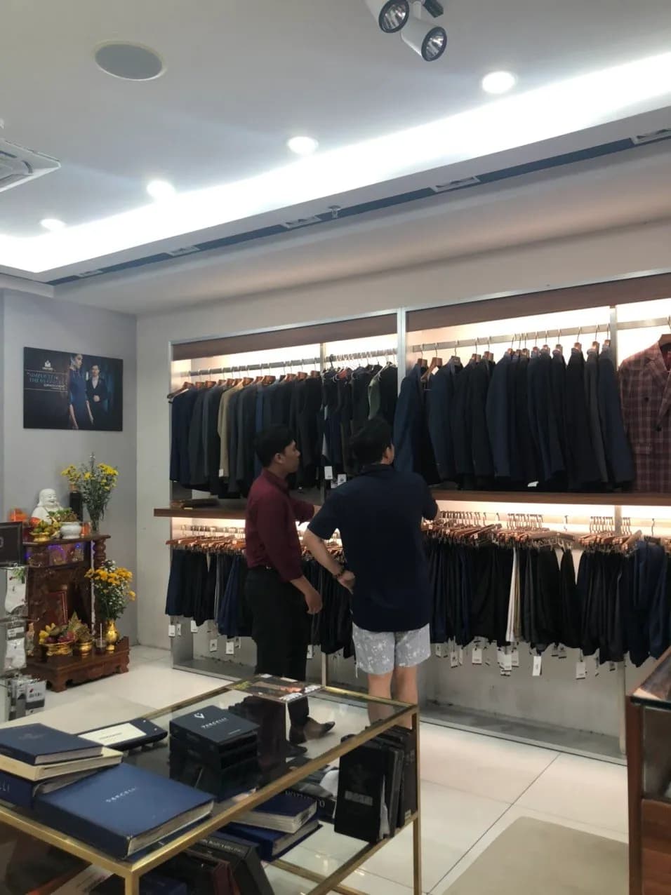 Phóng sự tại showroom — Mon Amie