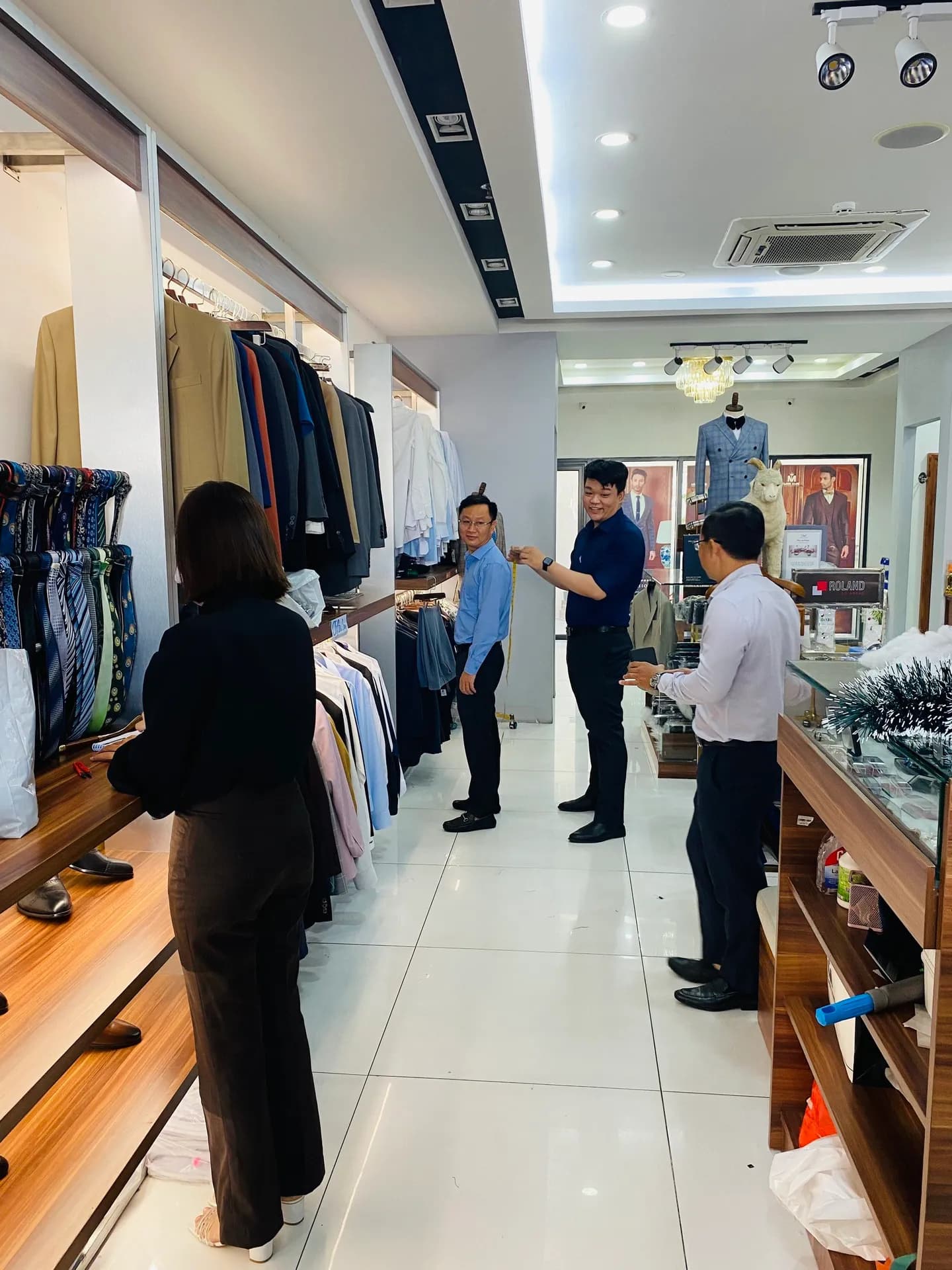 Phóng sự tại showroom — Mon Amie