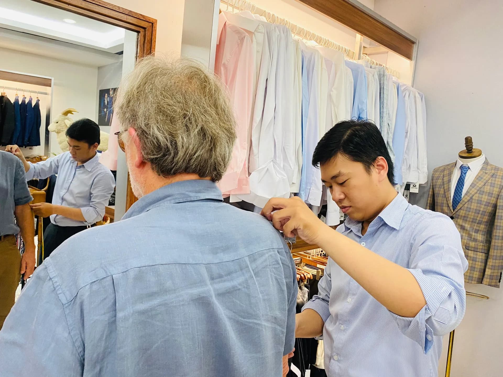 Phóng sự tại showroom — Mon Amie