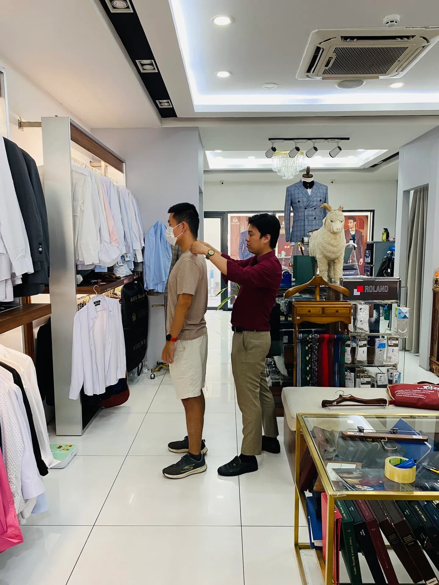 Phóng sự tại showroom — Mon Amie