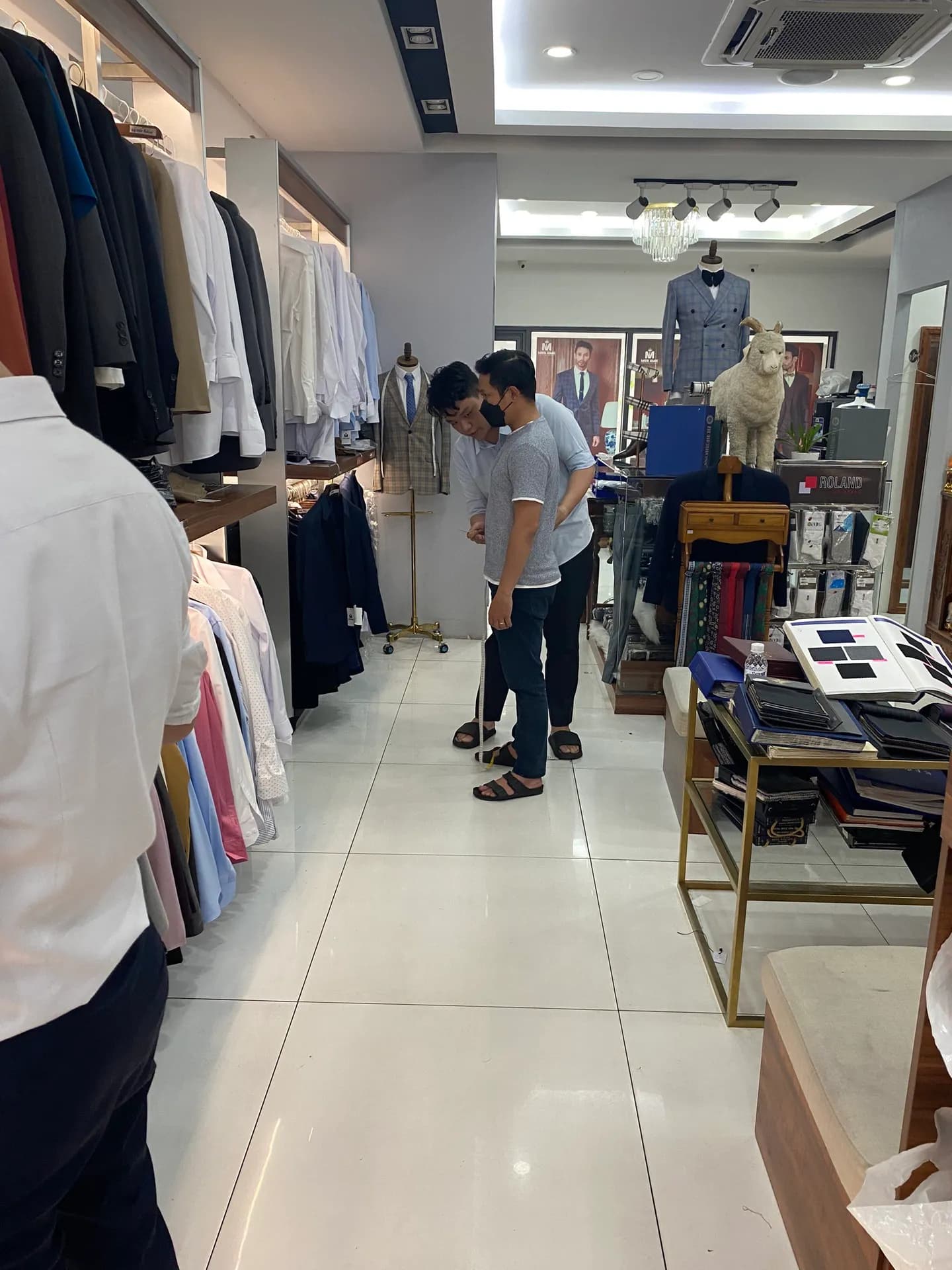Phóng sự tại showroom — Mon Amie