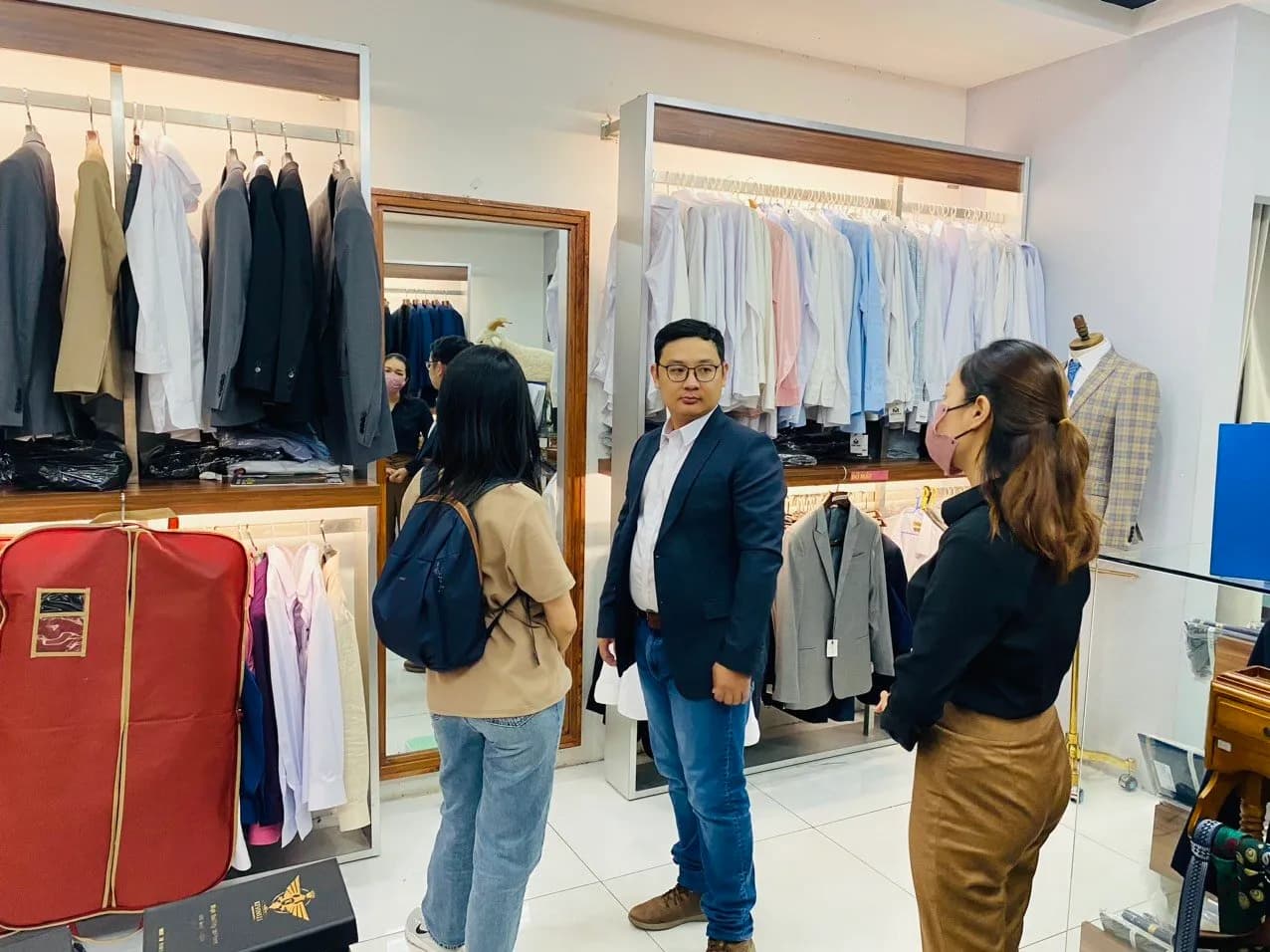 Phóng sự tại showroom — Mon Amie