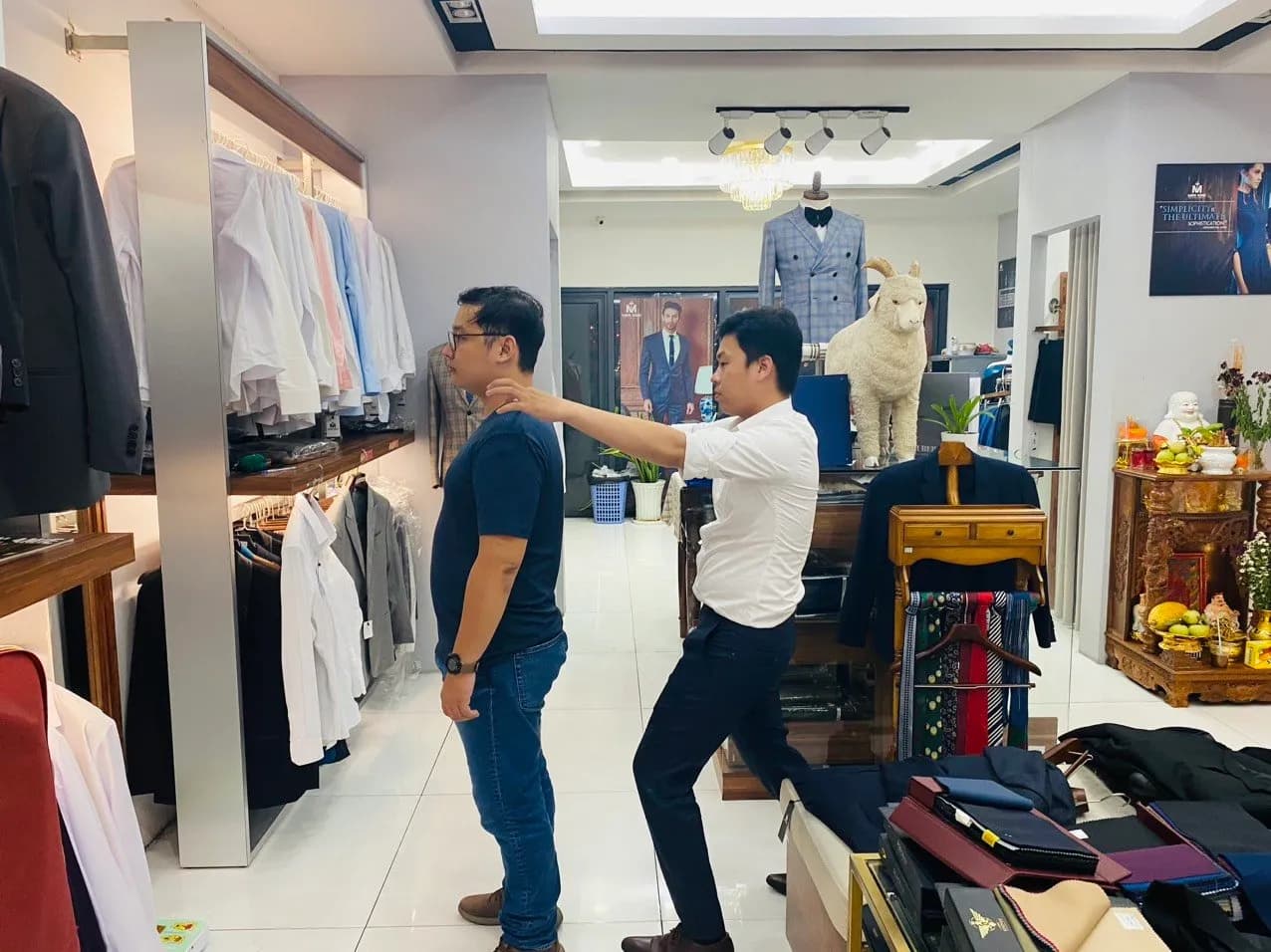 Phóng sự tại showroom — Mon Amie