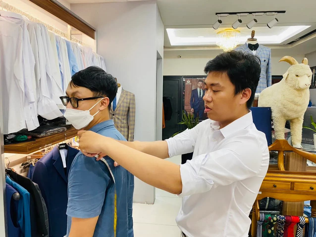 Phóng sự tại showroom — Mon Amie