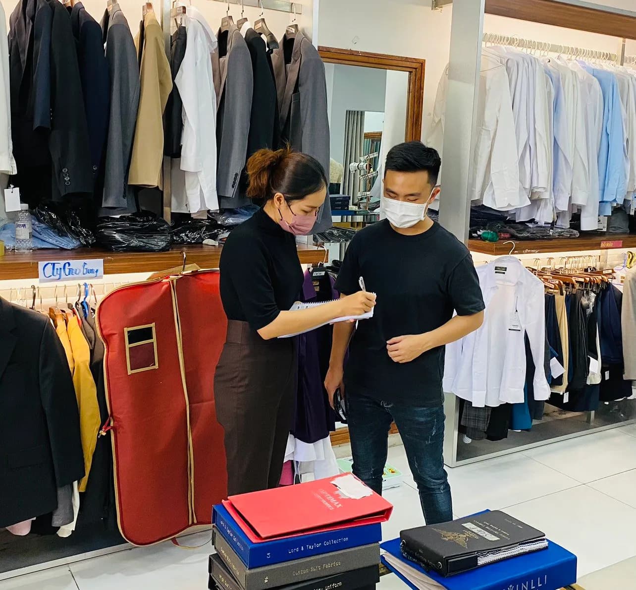 Phóng sự tại showroom — Mon Amie