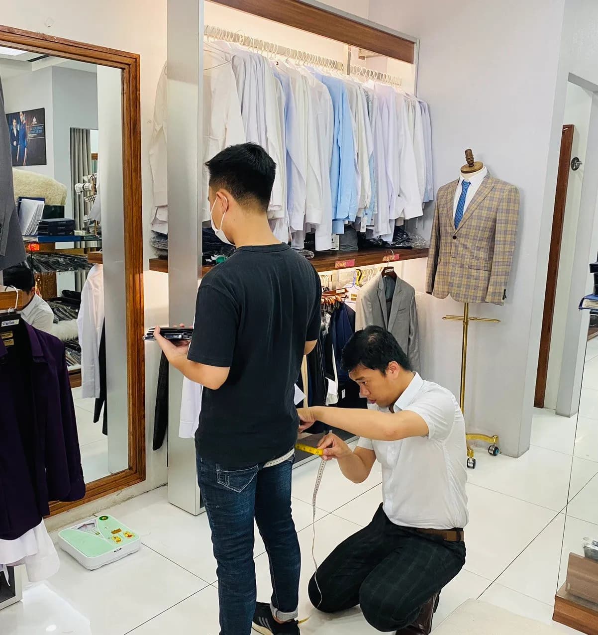 Phóng sự tại showroom — Mon Amie