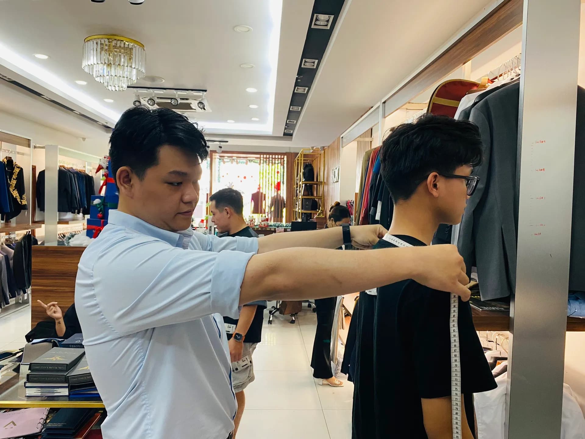 Phóng sự tại showroom — Mon Amie