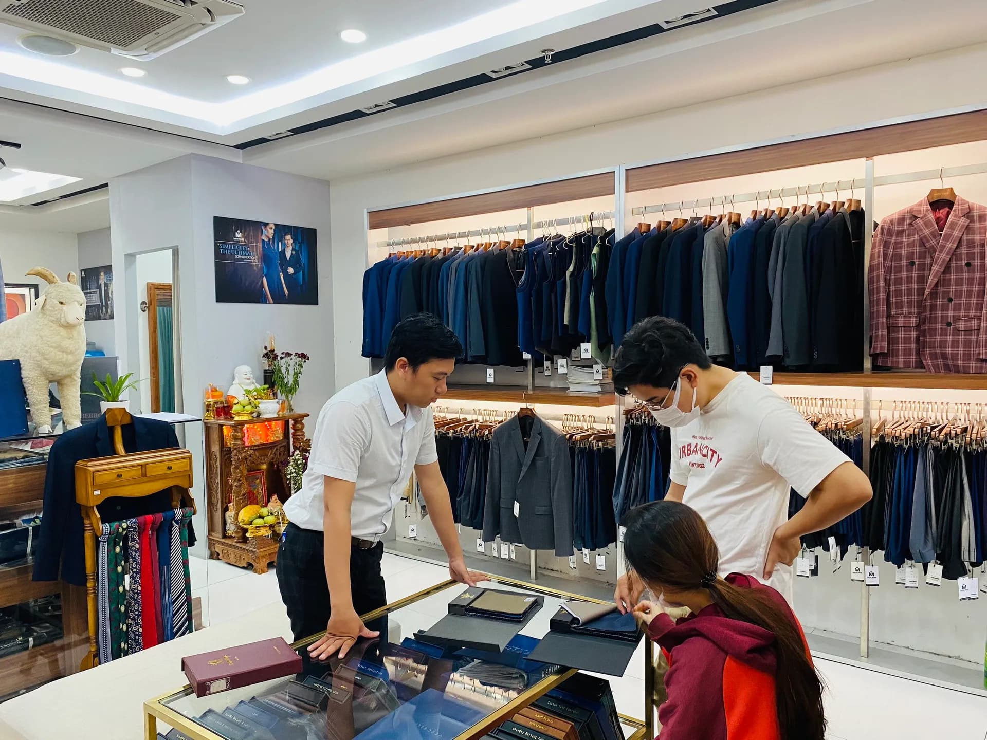 Phóng sự tại showroom — Mon Amie