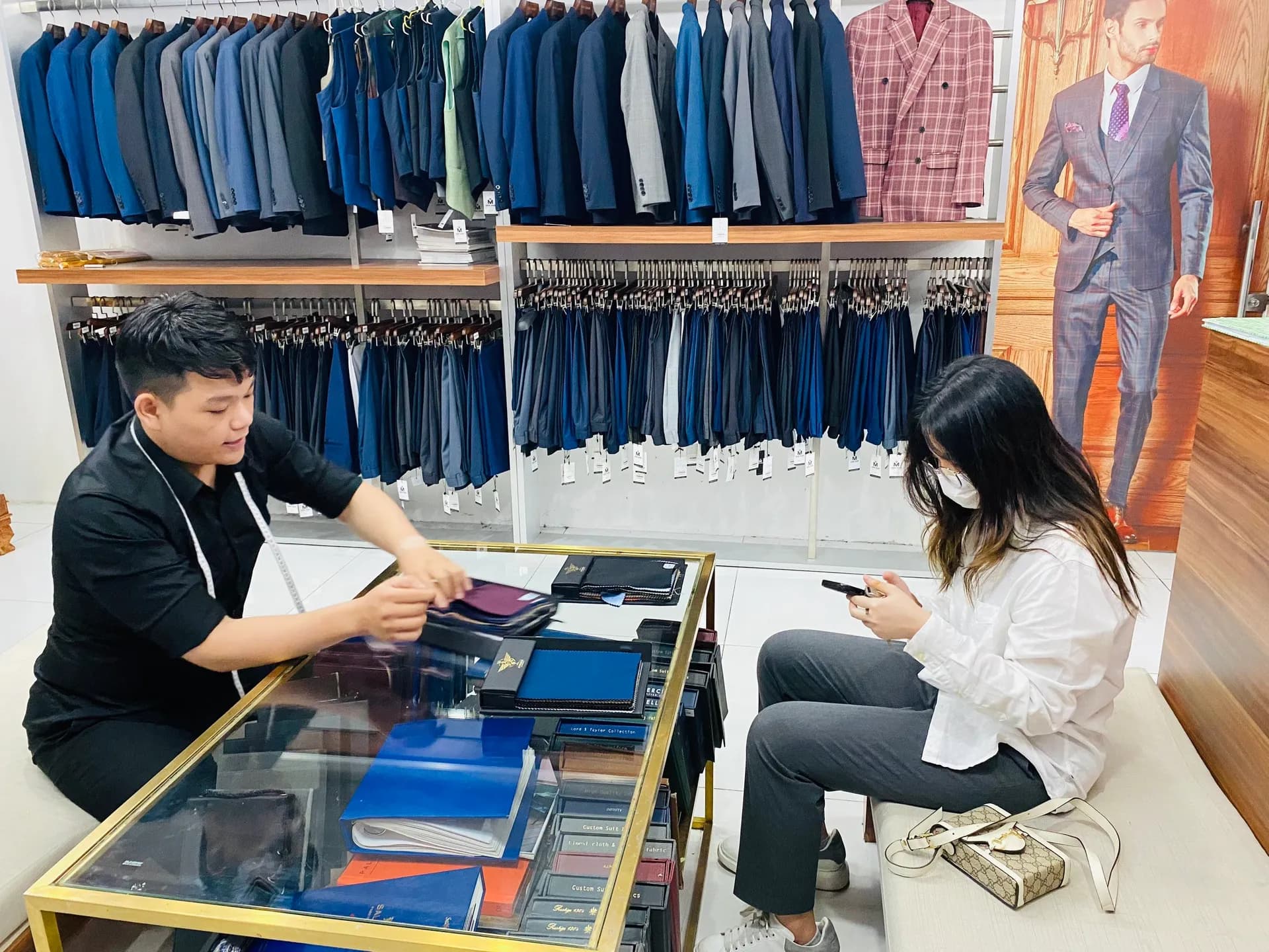 Phóng sự tại showroom — Mon Amie