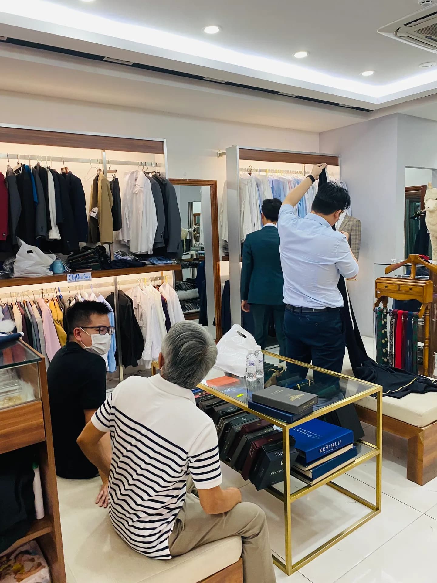 Phóng sự tại showroom — Mon Amie
