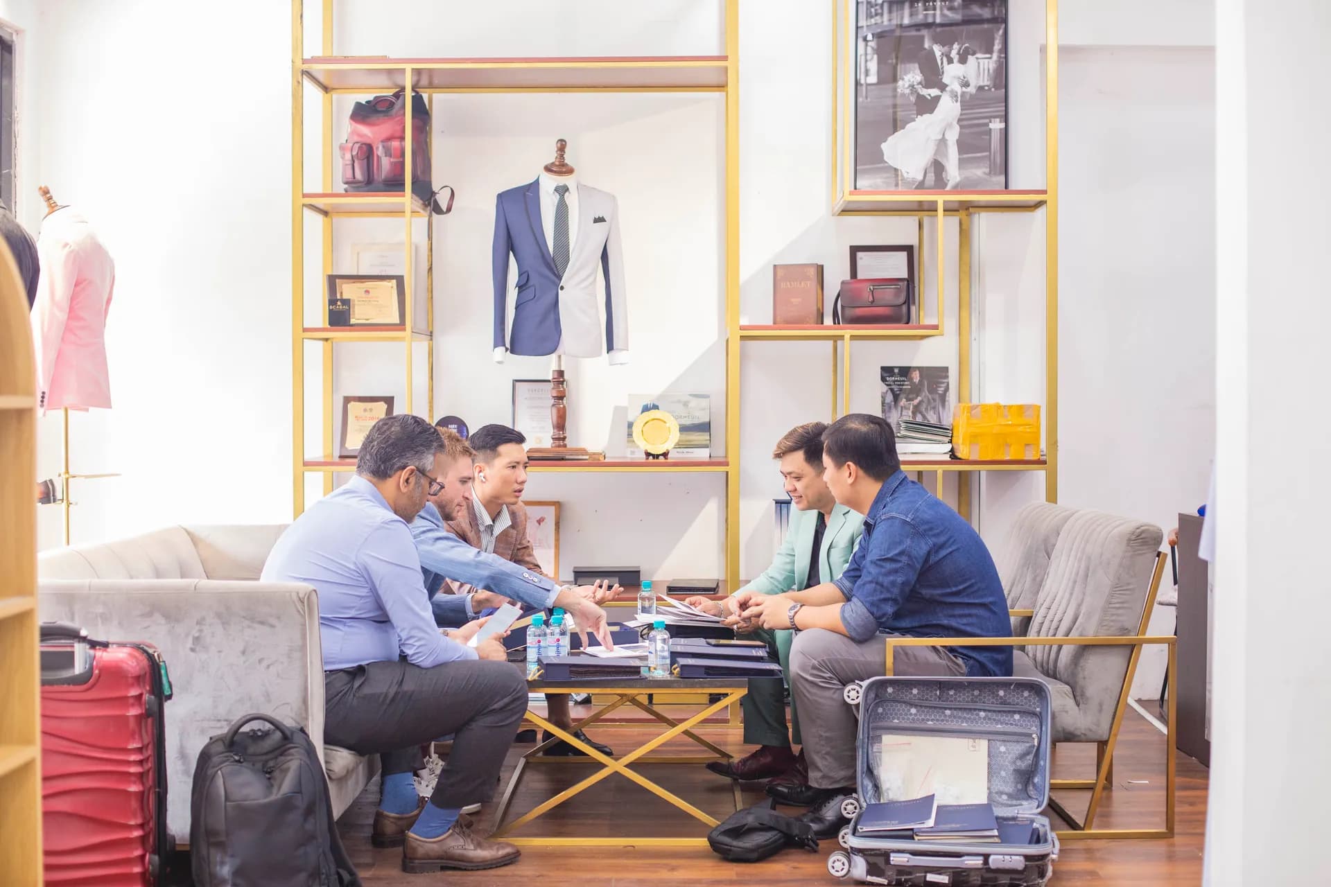 Phóng sự tại showroom — Mon Amie