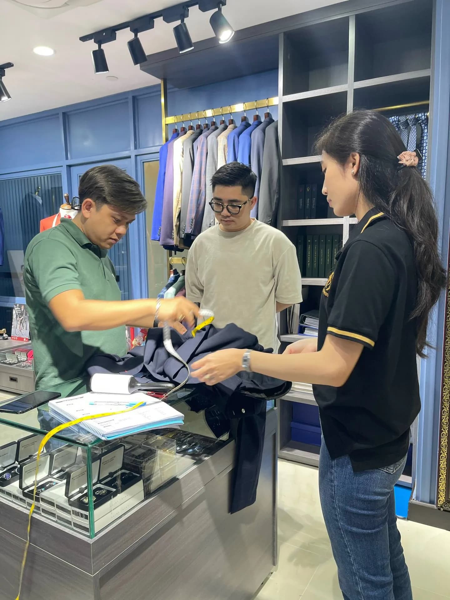 Phóng sự tại showroom — Mon Amie