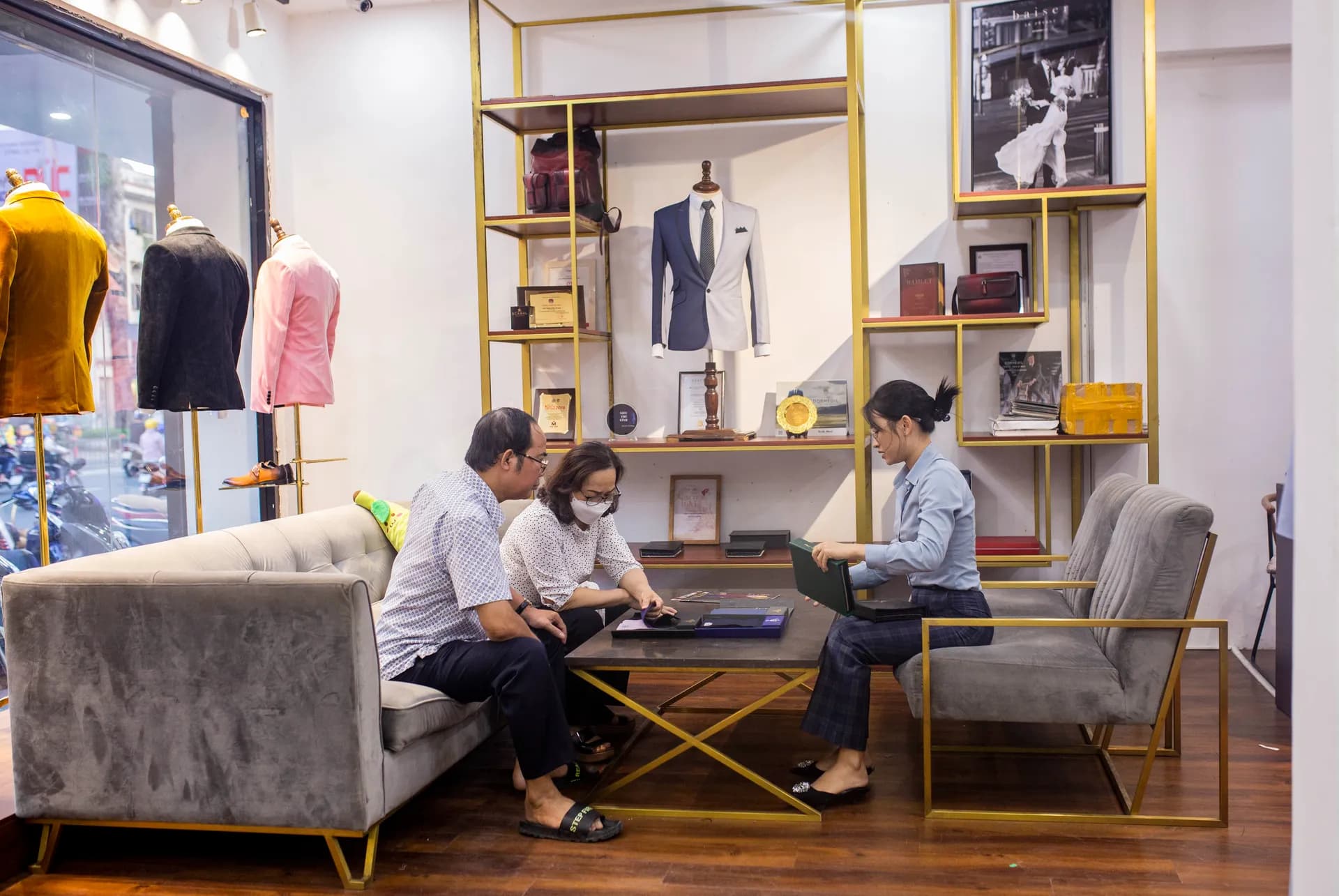 Phóng sự tại showroom — Mon Amie