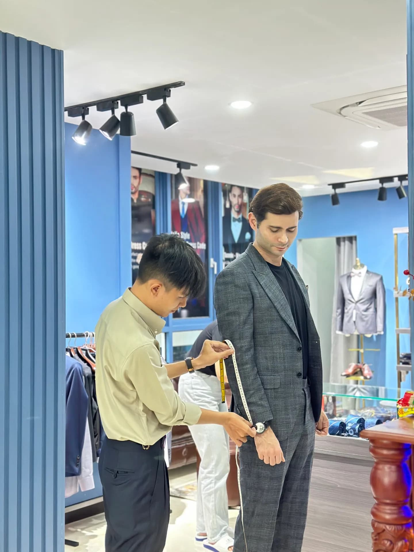 Phóng sự tại showroom — Mon Amie