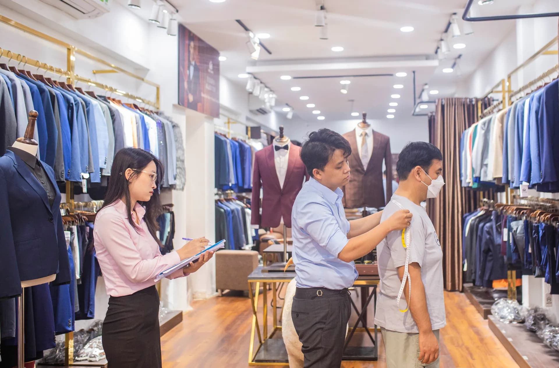 Phóng sự tại showroom — Mon Amie