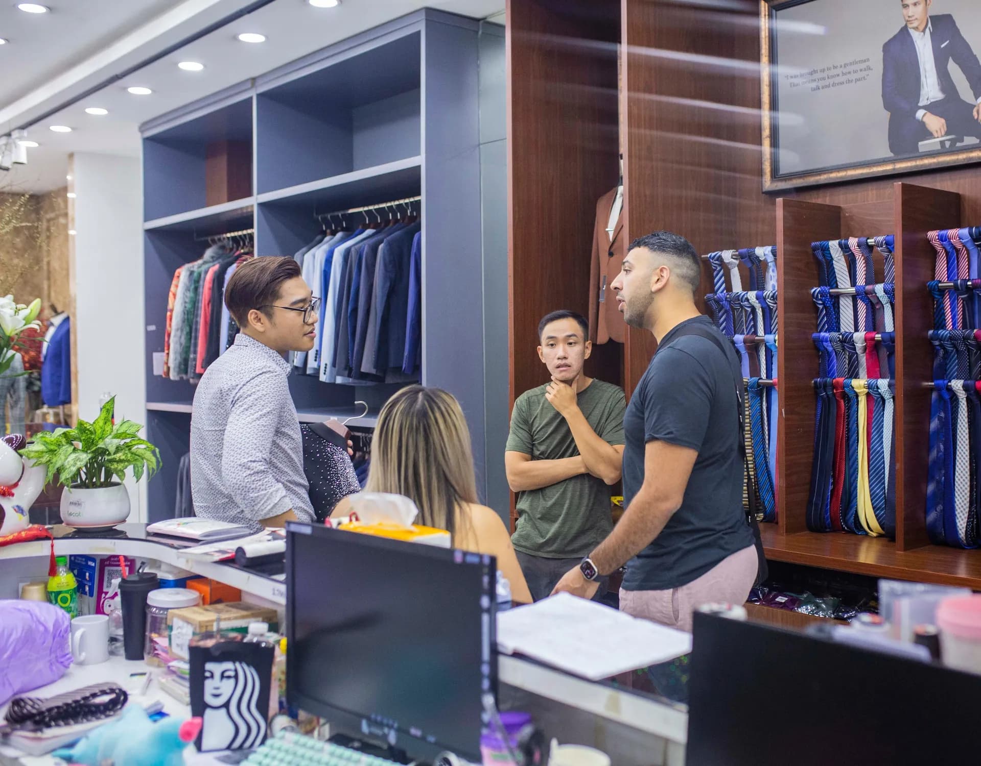 Phóng sự tại showroom — Mon Amie