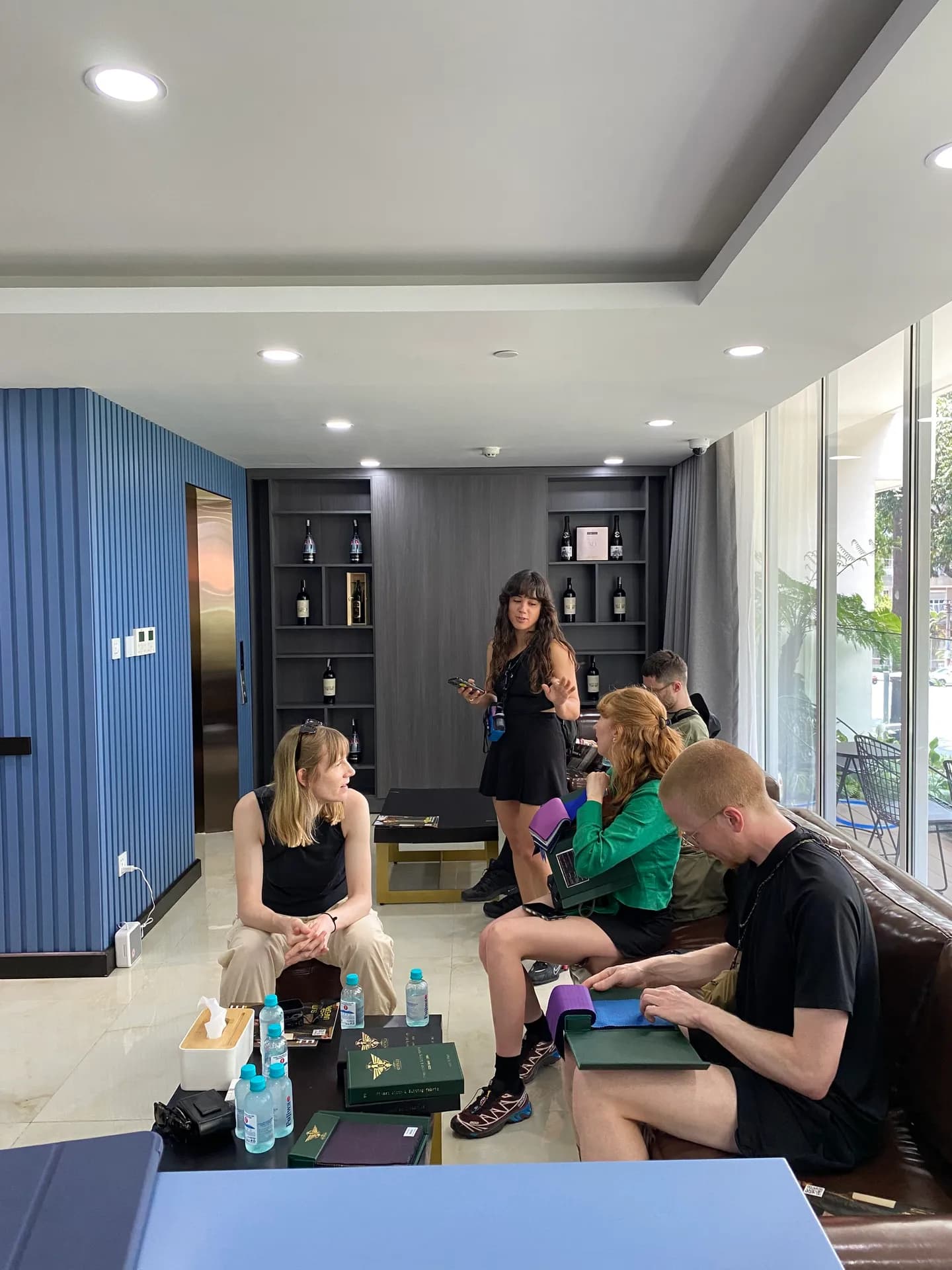 Phóng sự tại showroom — Mon Amie