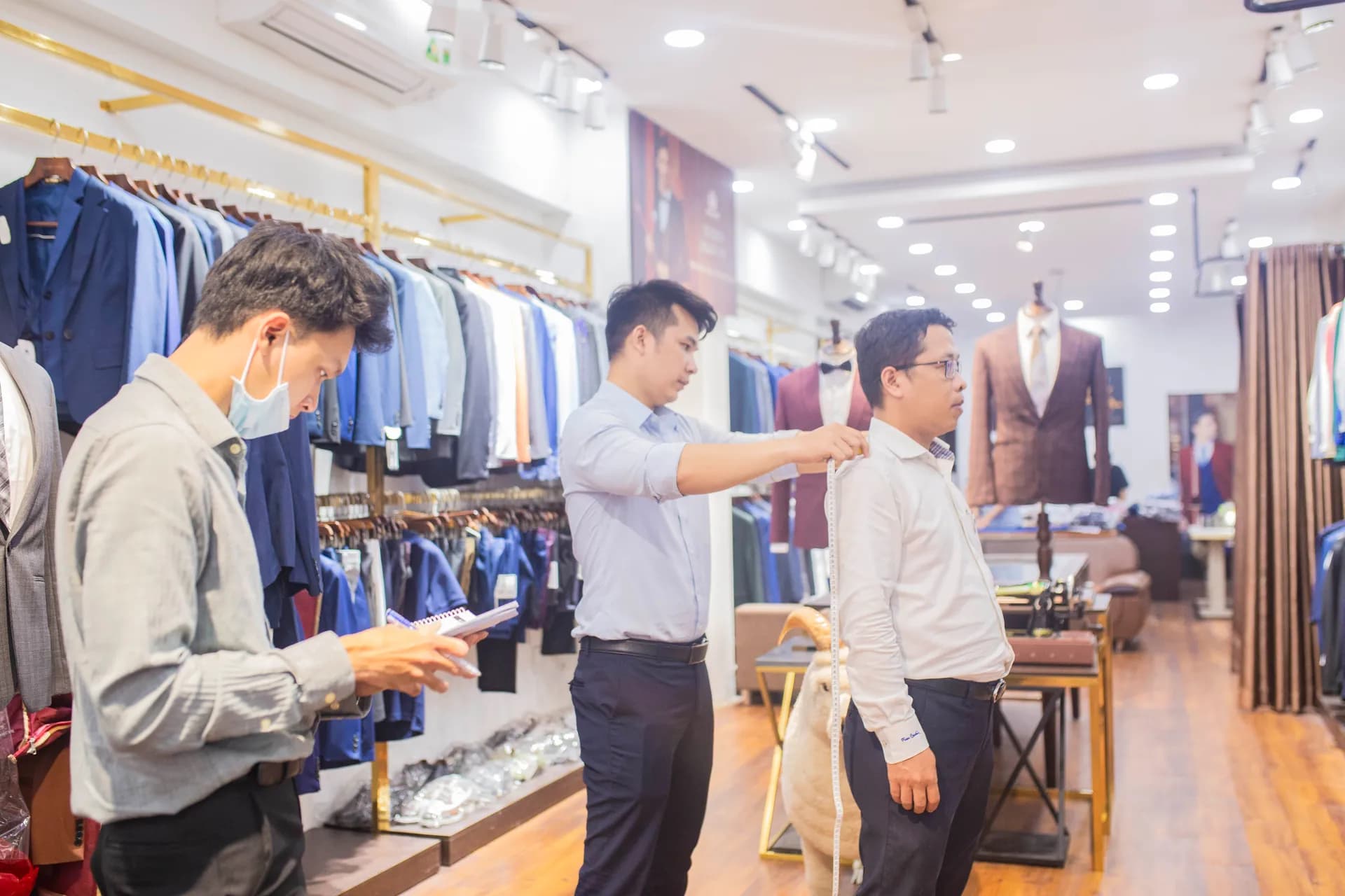Phóng sự tại showroom — Mon Amie