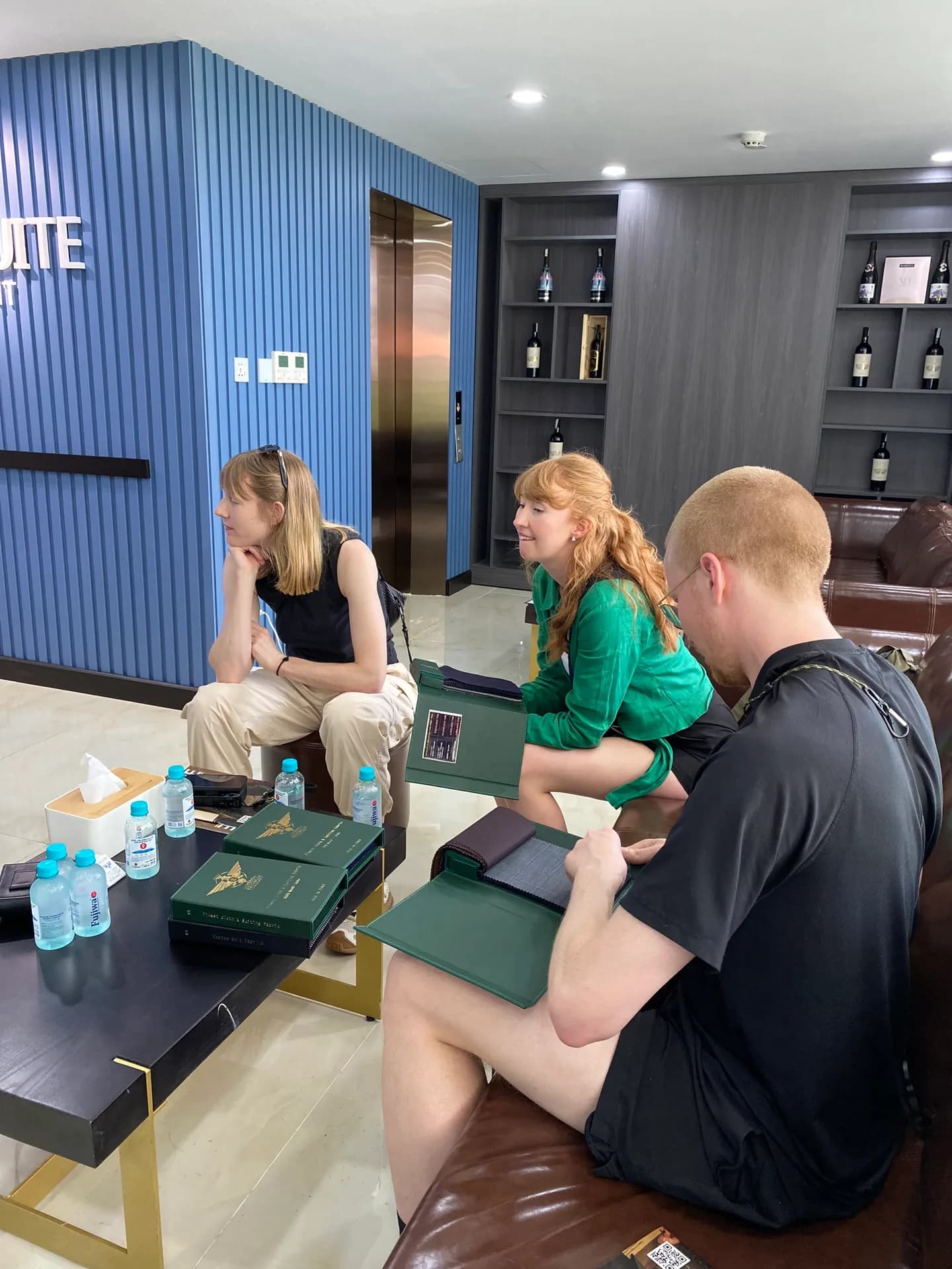 Phóng sự tại showroom — Mon Amie