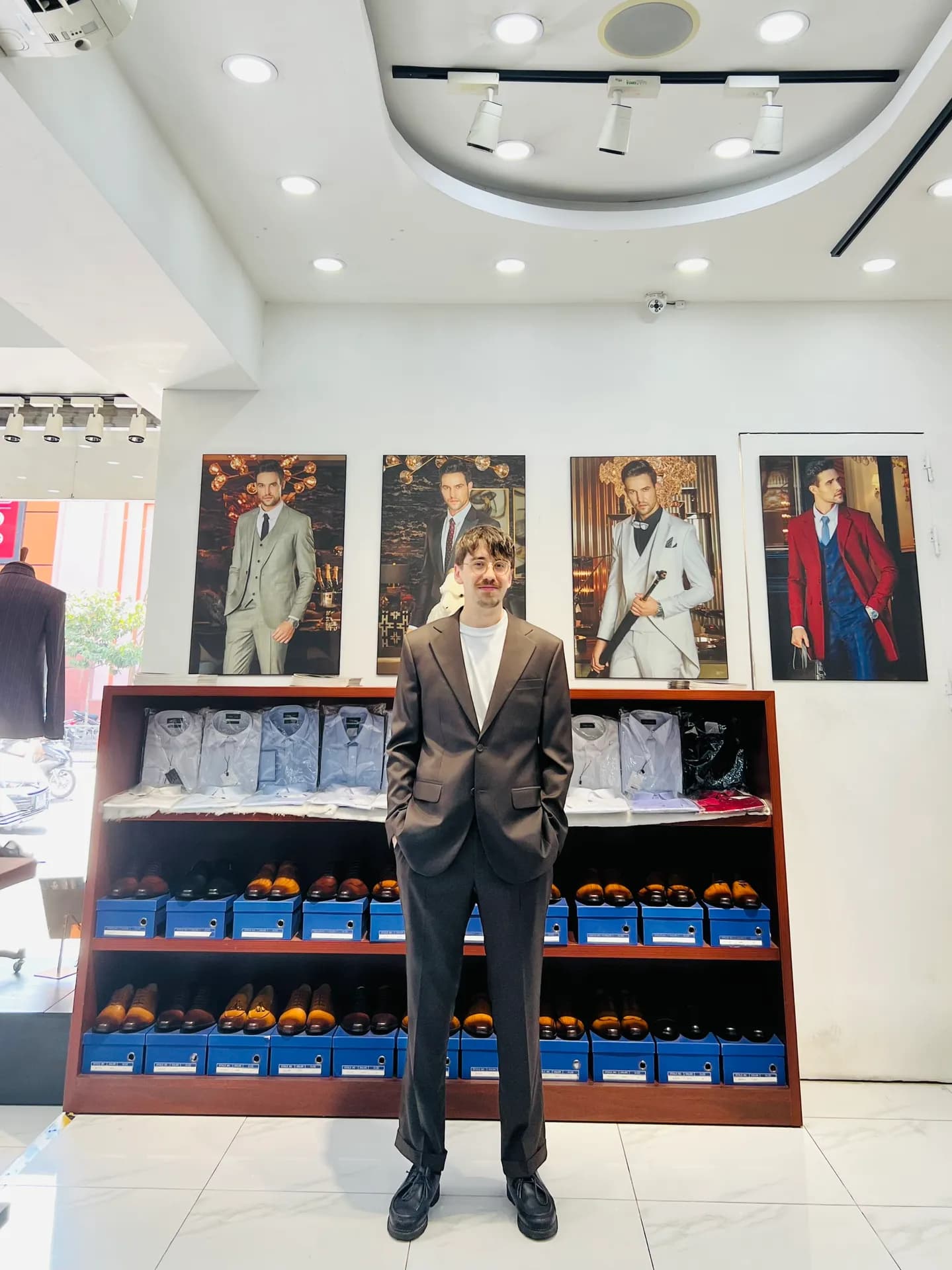 Phóng sự tại showroom — Mon Amie