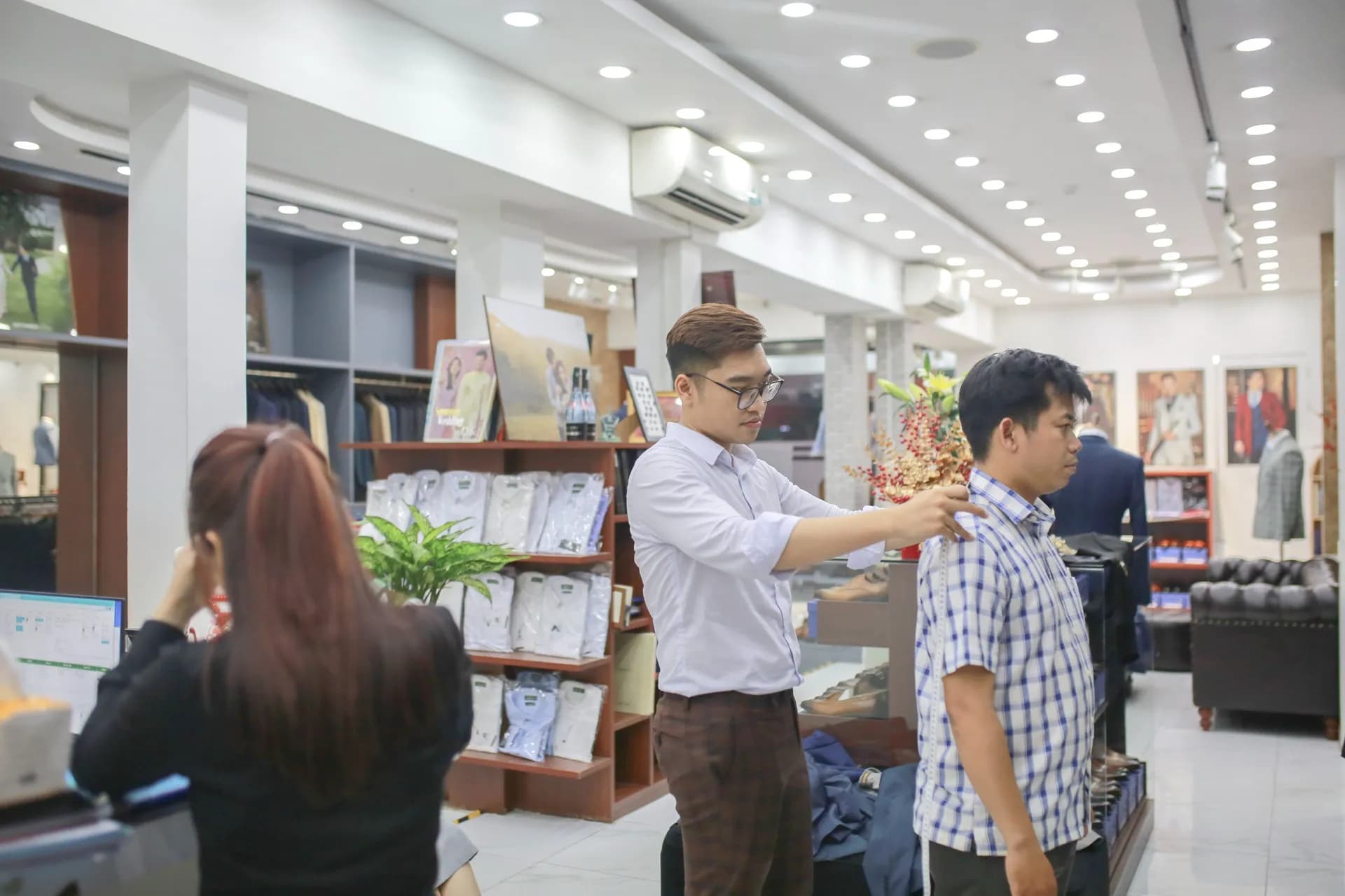 Phóng sự tại showroom — Mon Amie