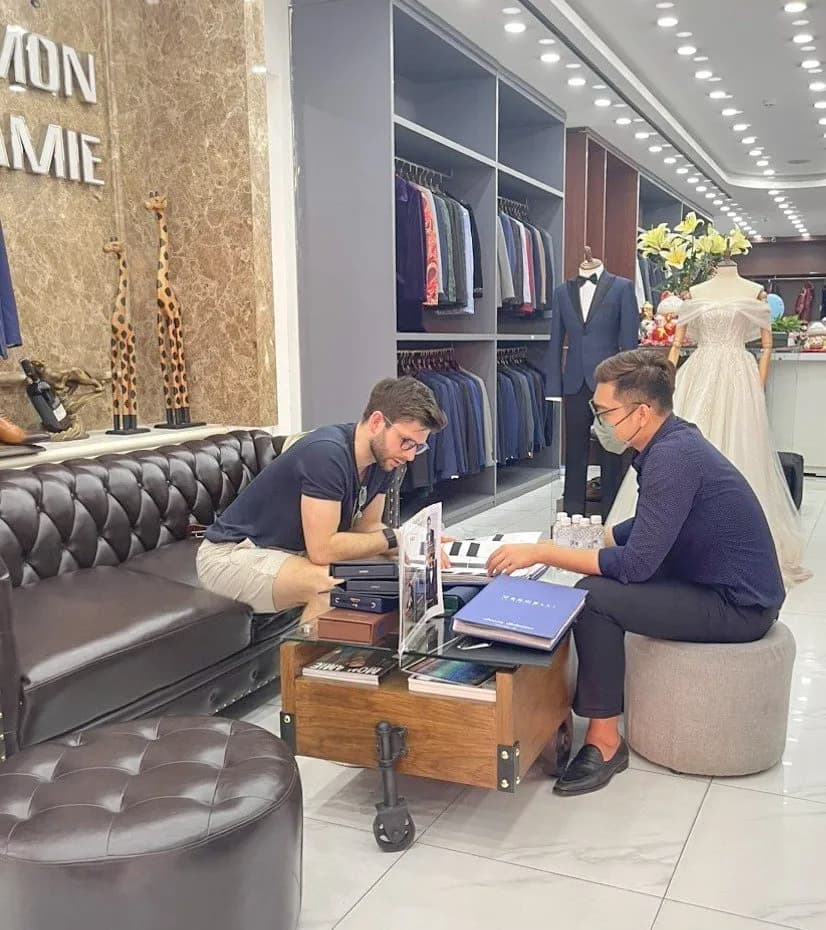 Phóng sự tại showroom — Mon Amie