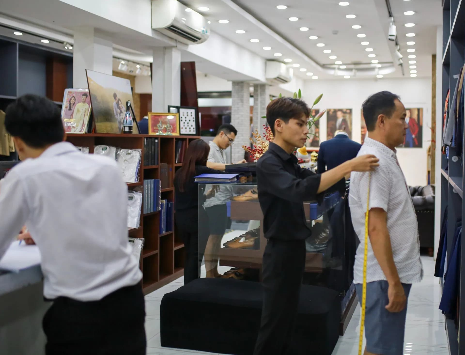 Phóng sự tại showroom — Mon Amie