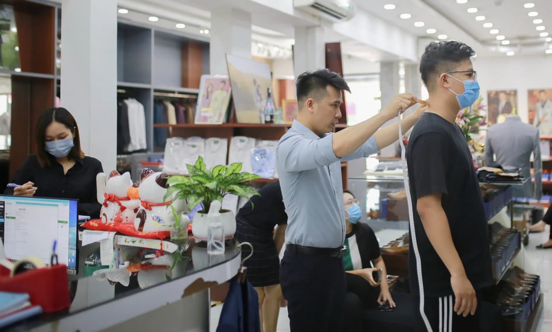 Phóng sự tại showroom — Mon Amie