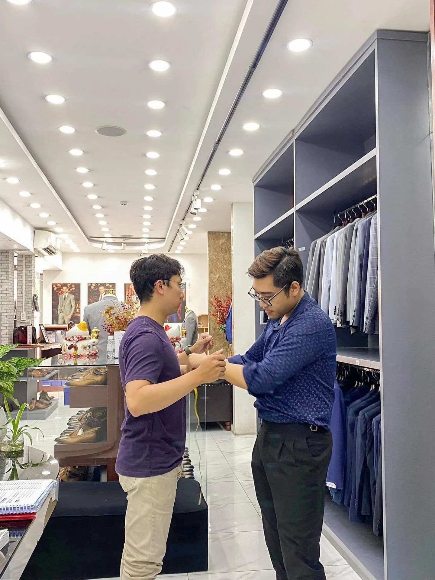 Phóng sự tại showroom — Mon Amie
