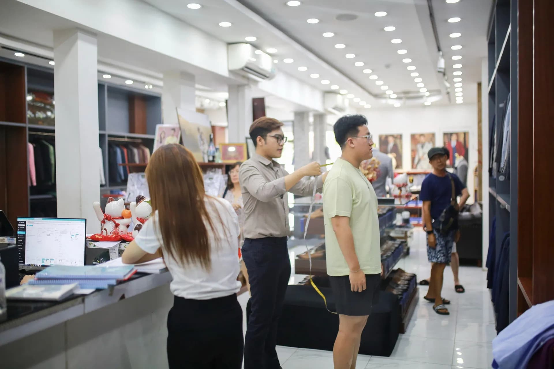 Phóng sự tại showroom — Mon Amie