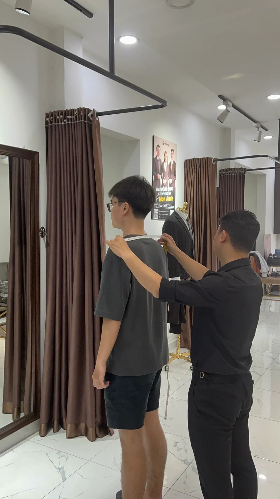 Phóng sự tại showroom — Mon Amie