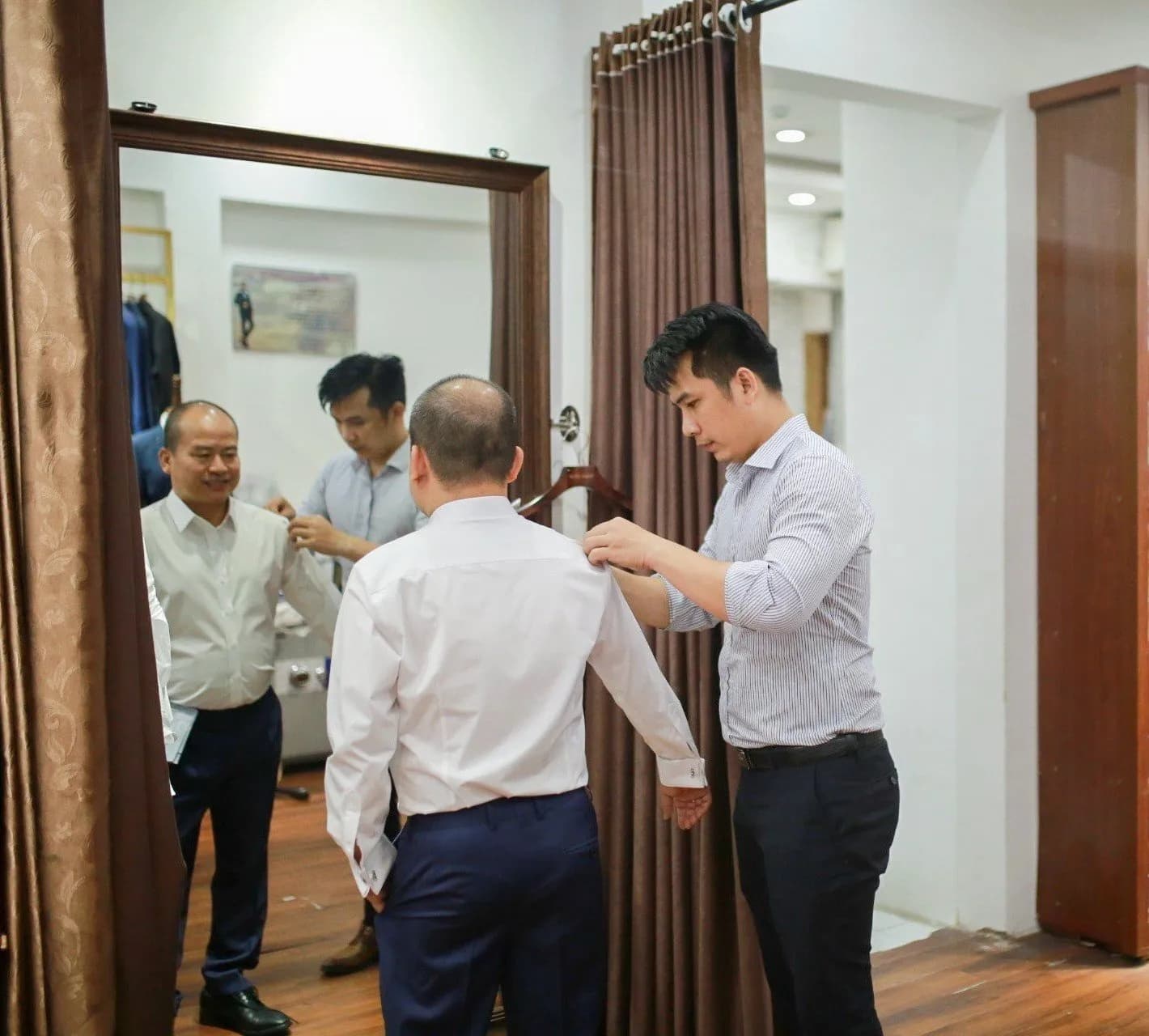 Phóng sự tại showroom — Mon Amie