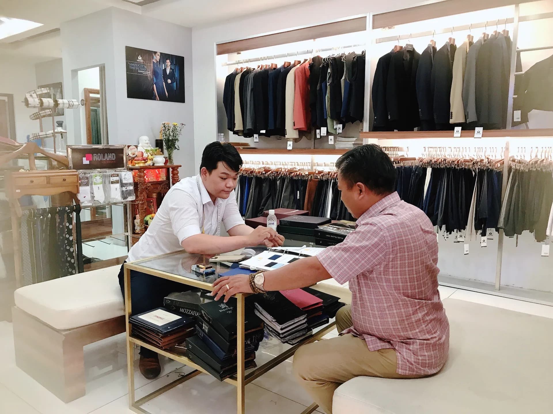 Phóng sự tại showroom — Mon Amie