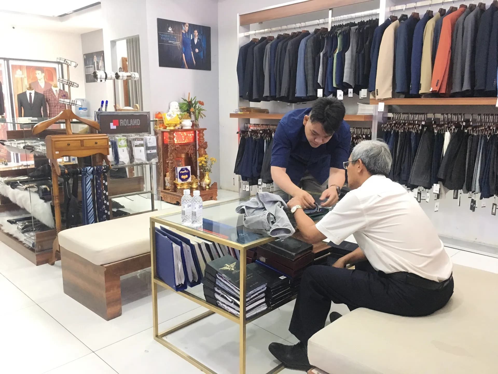 Phóng sự tại showroom — Mon Amie