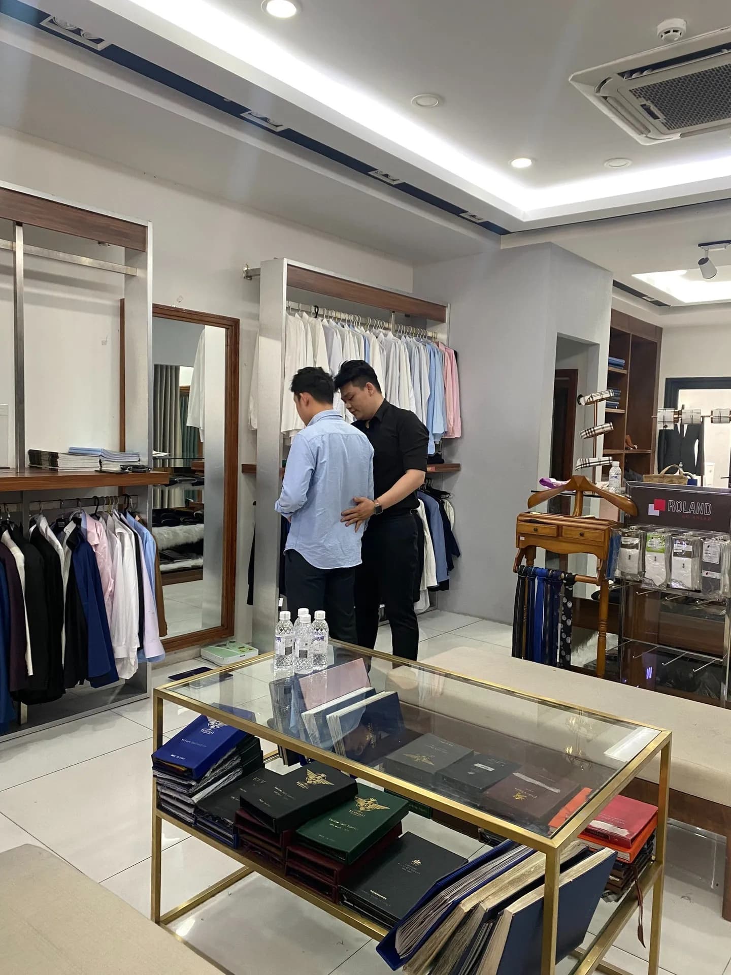 Phóng sự tại showroom — Mon Amie