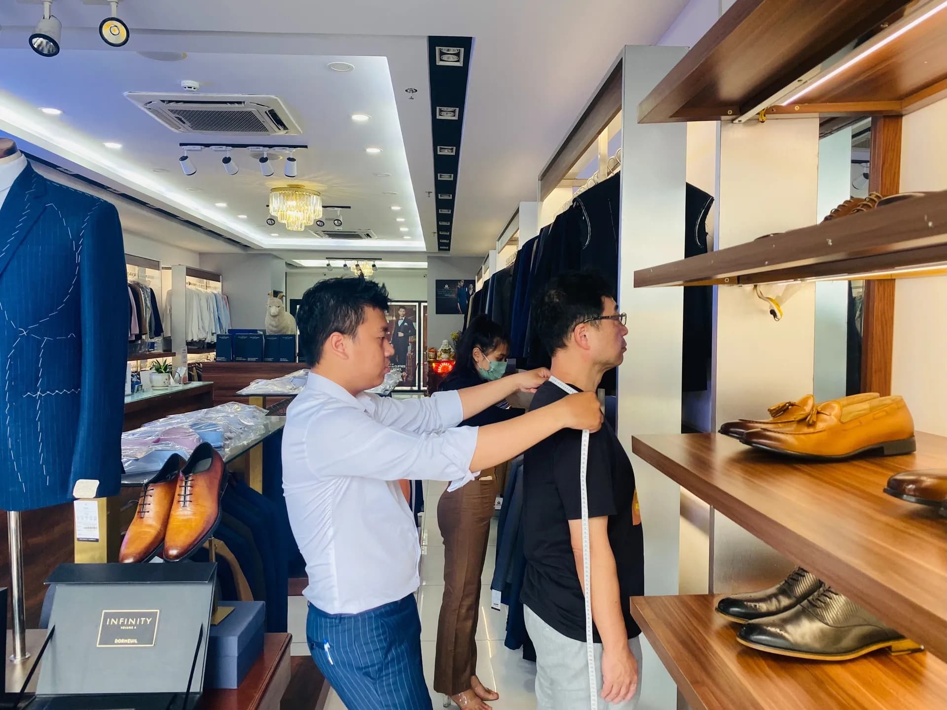 Phóng sự tại showroom — Mon Amie