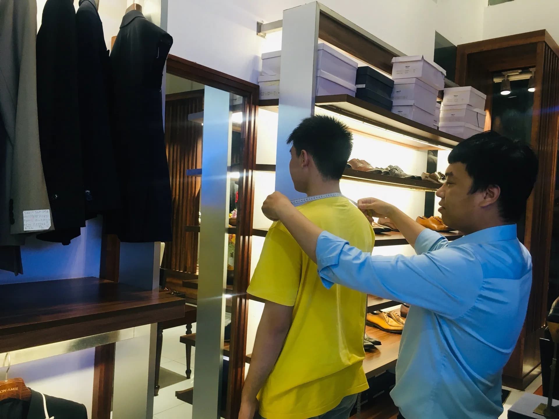 Phóng sự tại showroom — Mon Amie