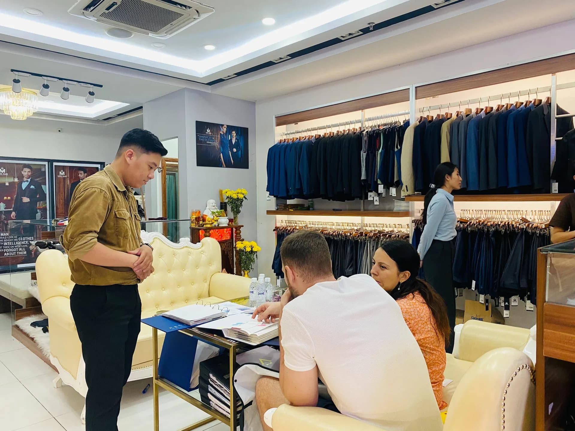 Phóng sự tại showroom — Mon Amie