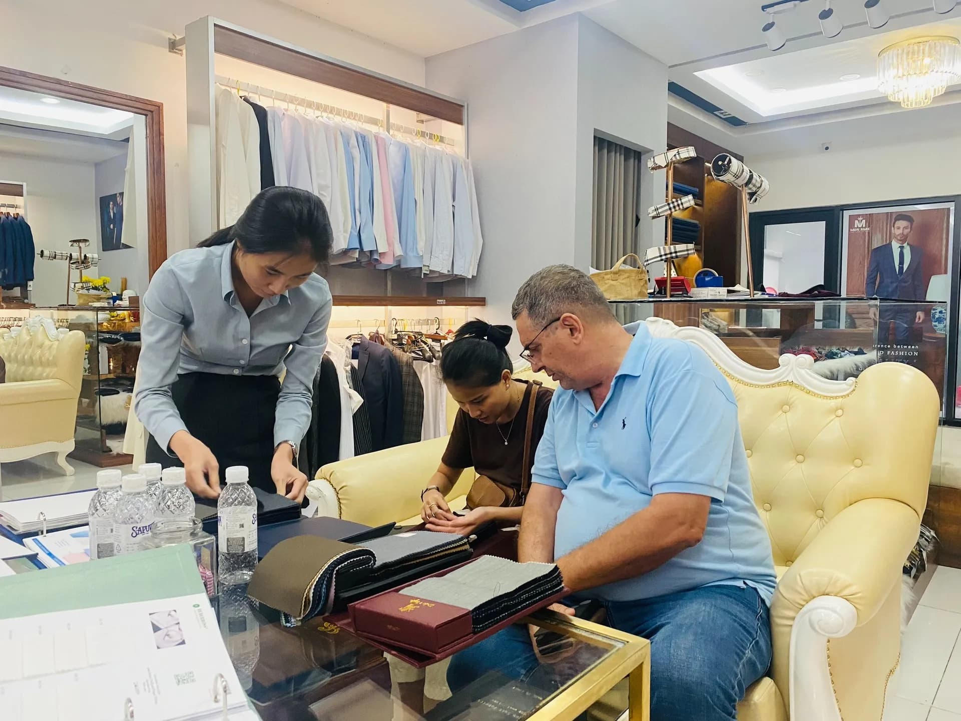 Phóng sự tại showroom — Mon Amie