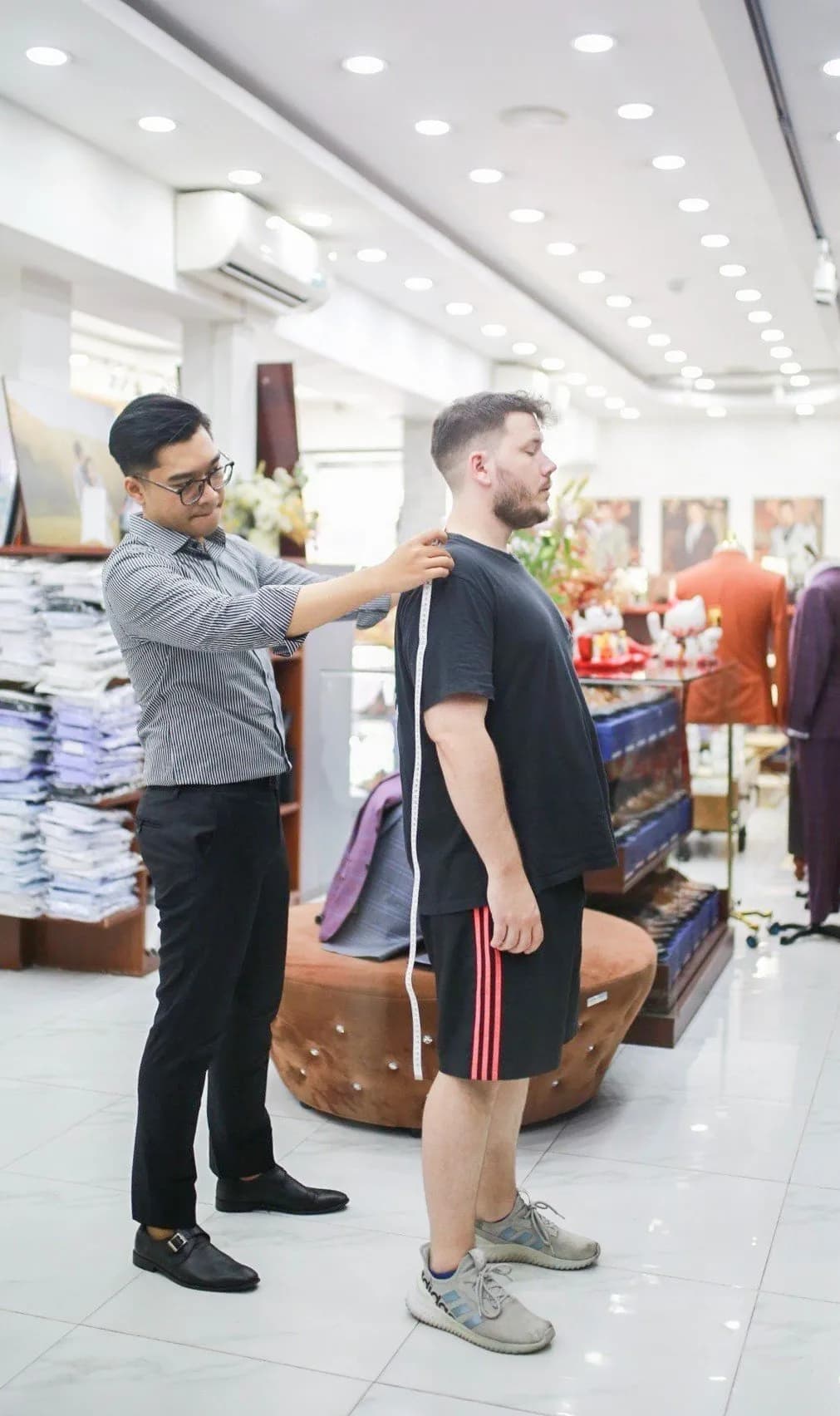 Phóng sự tại showroom — Mon Amie