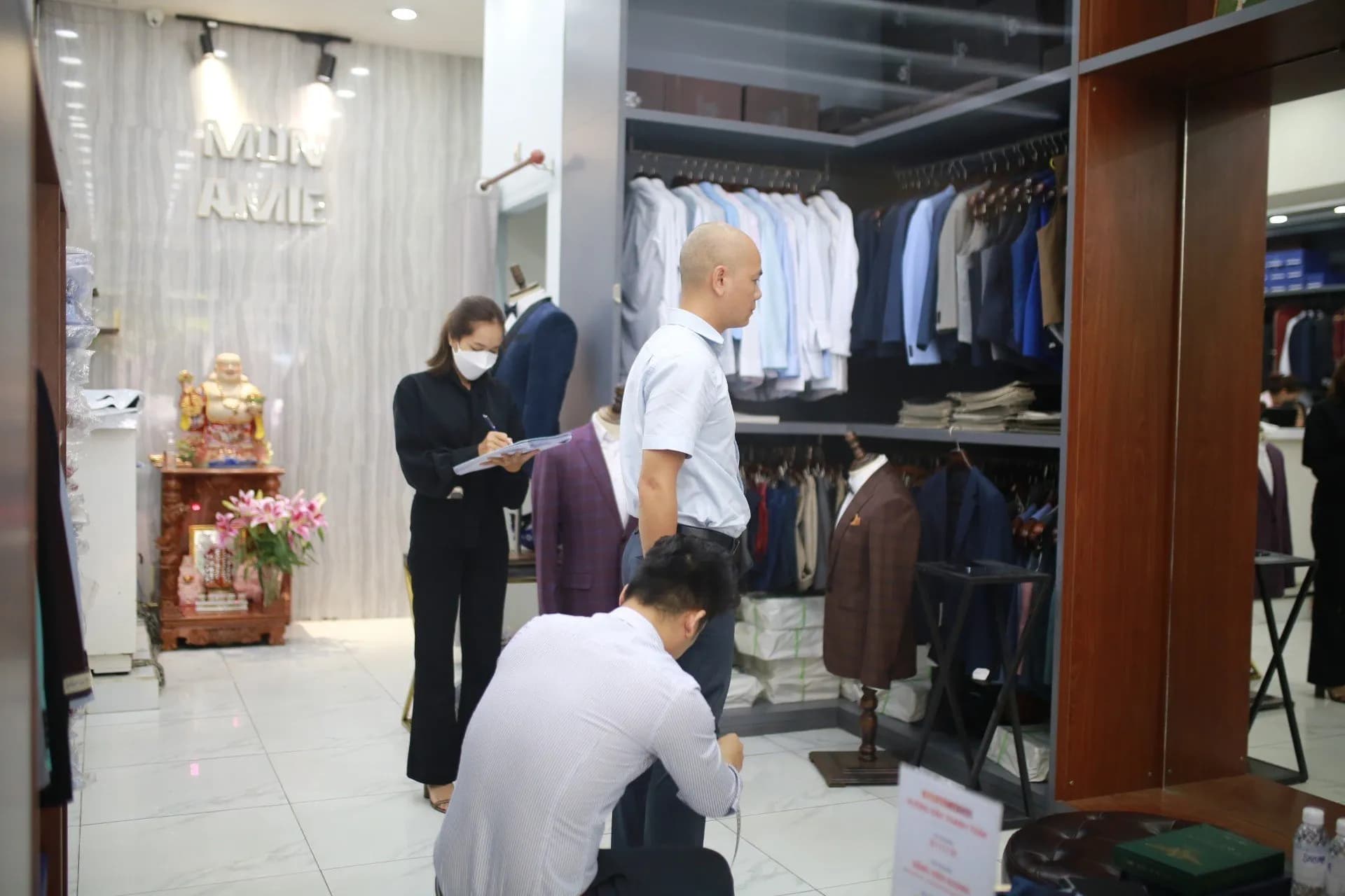 Phóng sự tại showroom — Mon Amie