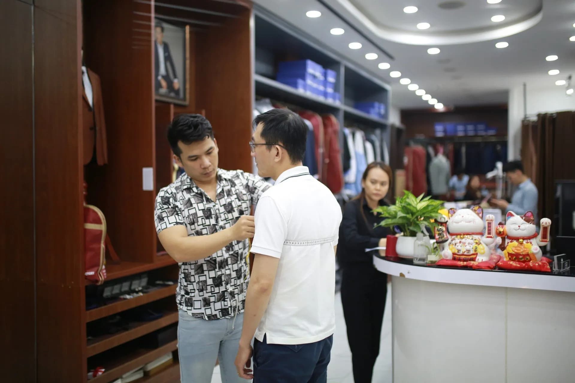 Phóng sự tại showroom — Mon Amie