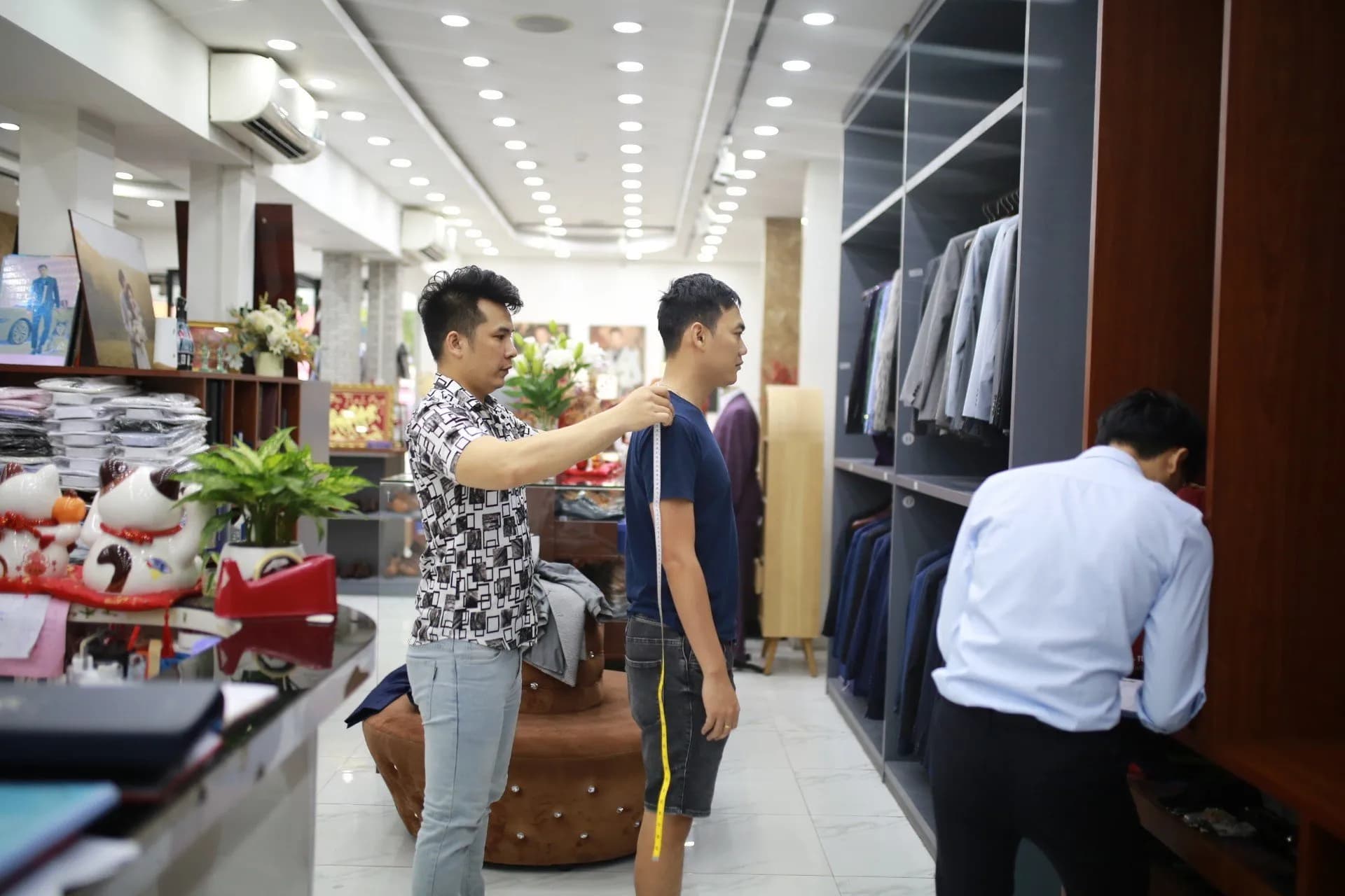 Phóng sự tại showroom — Mon Amie